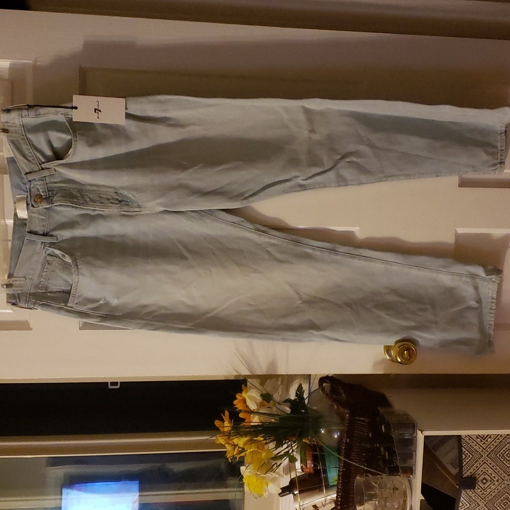 7 For All Mankind  Stylish Straight Leg Pants Easy Fit.